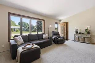 2025 W Harvest Dr, Appleton, WI 54914 - Photo 4