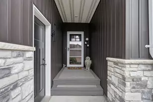 901 Clover Ct, Menasha, WI 54952 - Photo 2