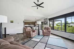 901 Clover Ct, Menasha, WI 54952 - Photo 6