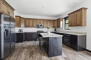 901 Clover Ct, Menasha, WI 54952 - Photo 8