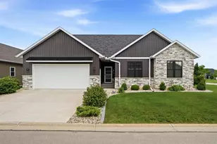 901 Clover Ct, Menasha, WI 54952 - Photo 1
