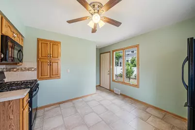 690 W 5th Avenue, Oshkosh, WI 54902 - Photo 8
