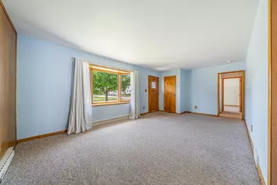 690 W 5th Avenue, Oshkosh, WI 54902 - Photo 4
