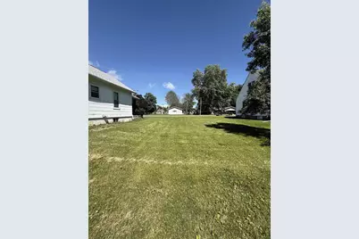195 N Clinton Avenue, Clintonville, WI 54929 - Photo 2