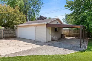 1513 E Plaza Dr, Appleton, WI 54915 - Photo 2