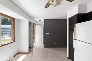 1513 E Plaza Dr, Appleton, WI 54915 - Photo 8