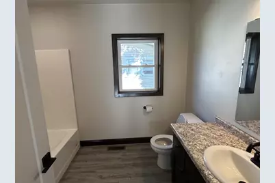 828 School Place, Green Bay, WI 54303 - Photo 10