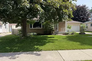 1673 Juniper Dr, Green Bay, WI 54302 - Photo 2