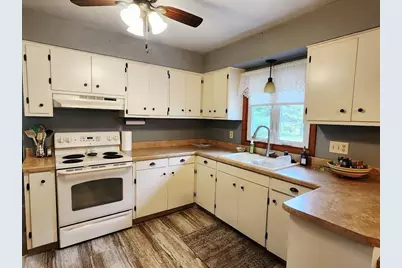688 W Division Street, Fond du Lac, WI 54935 - Photo 2