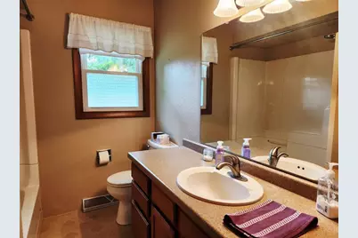 688 W Division Street, Fond du Lac, WI 54935 - Photo 6