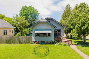 841 Mt Vernon St, Oshkosh, WI 54901 - Photo 1