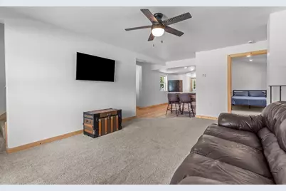 23 W Nevada Avenue, Oshkosh, WI 54901 - Photo 18