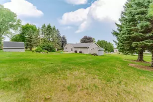 W685 Meadow Dr, Green Lake, WI 54941 - Photo 4