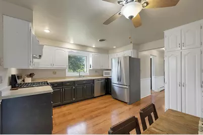 3241 Bitters Court, Green Bay, WI 54301 - Photo 4