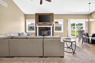1579 Lone Oak Dr, Neenah, WI 54956 - Photo 6