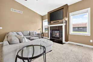 1579 Lone Oak Dr, Neenah, WI 54956 - Photo 8