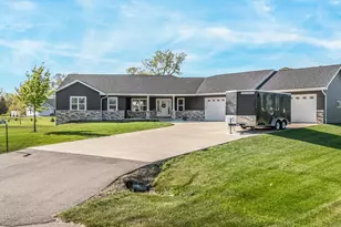 5412 Wildwood Ct, Winneconne, WI 54986 - Photo 2