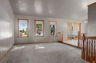 702 Carol Ln, Pulaski, WI 54162 - Photo 10