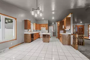 702 Carol Ln, Pulaski, WI 54162 - Photo 18