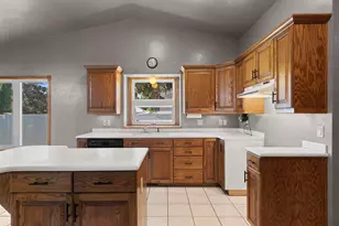 702 Carol Ln, Pulaski, WI 54162 - Photo 22