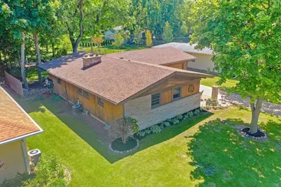 169 W 25th Avenue, Oshkosh, WI 54902 - Photo 2