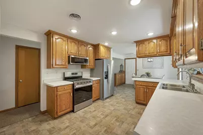 2734 Pioneer Drive, Green Bay, WI 54313 - Photo 40