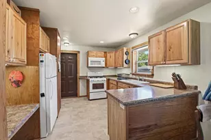 1019 S 6th St, De Pere, WI 54115 - Photo 8