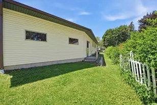 1019 S 6th St, De Pere, WI 54115 - Photo 24