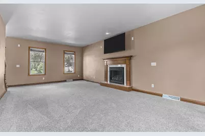 477 Dalton Road, Neenah, WI 54956 - Photo 8