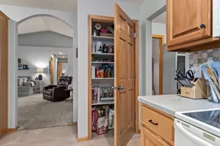 W5546 Mutzy Way, Appleton, WI 54915 - Photo 12