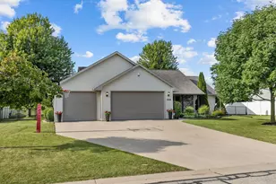 W5546 Mutzy Way, Appleton, WI 54915 - Photo 2
