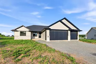 575 Emerald Isle Ct, Wrightstown, WI 54180 - Photo 2