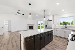 575 Emerald Isle Ct, Wrightstown, WI 54180 - Photo 10