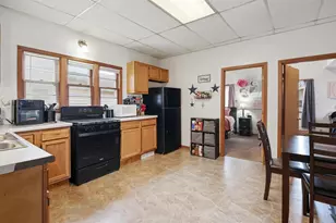 613 Shawano Ave, Oshkosh, WI 54901 - Photo 8