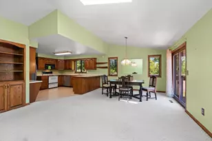 213 Broadview Dr, Green Bay, WI 54301 - Photo 10