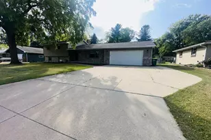 550 Harvest Rd, Green Bay, WI 54302 - Photo 2