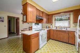 1040 Maricopa Dr, Oshkosh, WI 54904 - Photo 8