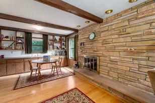 1040 Maricopa Dr, Oshkosh, WI 54904 - Photo 4