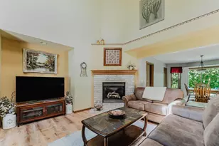 2355 Hickory Ct, Oshkosh, WI 54901 - Photo 4