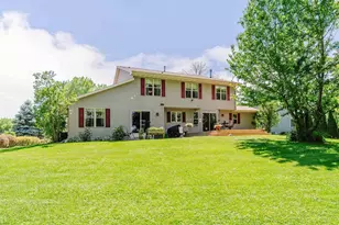2355 Hickory Ct, Oshkosh, WI 54901 - Photo 2