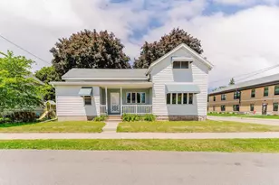 234 W 18th Ave, Oshkosh, WI 54902 - Photo 1