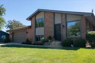 4360 Swallow Banks Ln, Oshkosh, WI 54904 - Photo 2