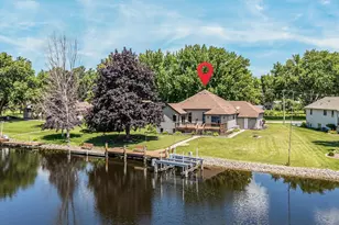 358 S 5th St, Winneconne, WI 54986 - Photo 6
