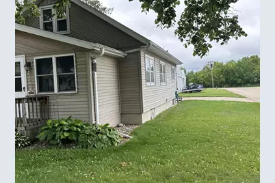 31 E 2nd Street, Clintonville, WI 54929 - Photo 2