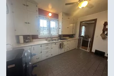 31 E 2nd Street, Clintonville, WI 54929 - Photo 12