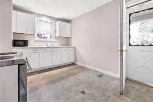 603 S Memorial Dr, Appleton, WI 54914 - Photo 2
