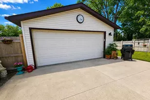 1917 Vinland St, Oshkosh, WI 54901 - Photo 38