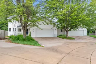 17 Pamela Ct, Appleton, WI 54915 - Photo 2
