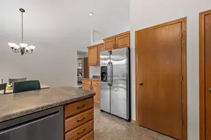 1140 Grassy Plains Dr, Neenah, WI 54956 - Photo 14
