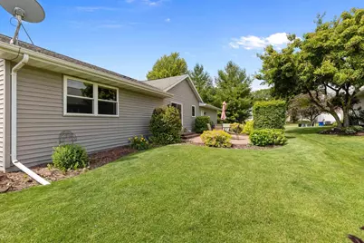 1140 Grassy Plains Drive, Neenah, WI 54956 - Photo 8